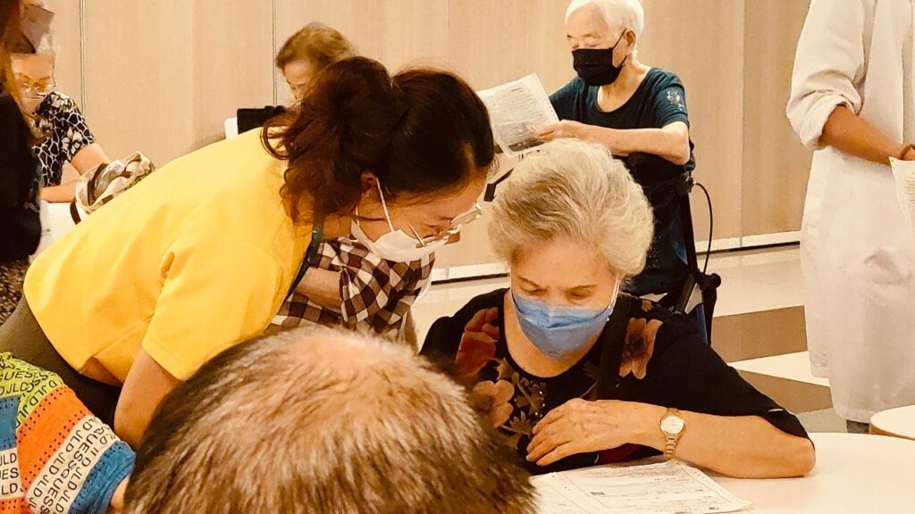 你也有說服家人的困擾嗎?「家裡的長輩做運動時必須給獎勵,不給獎勵就不想做」;或又者反過來,如果不給獎勵,就不知道怎麼誇獎對方?其實有很多人正在遭遇這類的情況,例如:台灣的社區演講,來的人都是為了禮物來的!這就導致,現在的沒錢的健康講座都辦不起來!慘了,這真的是我們要的結果嗎?長輩禮物難道都不能送?