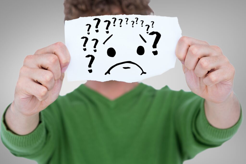 西藥的副作用太多怎麼辦？很可怕對吧？我是藥師，你是不是也曾拿到藥袋，然後看到上面寫滿「頭暈、夢遊、嗜睡⋯⋯」等等副作用，然後就開始猶豫該不該吃？該不該吃一天停兩天，又或者更誇張的直接把藥放進儲物櫃，連碰都不敢碰呢？ 通常，有些人看了乾脆不吃，結果病情延誤；又有些人卻是忍耐著身體不適，堅持一定得吃完「有副作用的藥」，然後忍耐到身體壞掉。喂喂喂，我們其實還有其他更好的辦法！ 身為推廣減少吃藥的藥師胡廷岳，我已環島演講，教育超過30000戶家庭減少吃藥。這篇文章就讓我們來聊聊：「副作用會持續多久？該如何緩解副作用？藥的副作用太多怎麼辦？」，以及「3 步驟檢查法」+「2 個副作用管理技巧」。