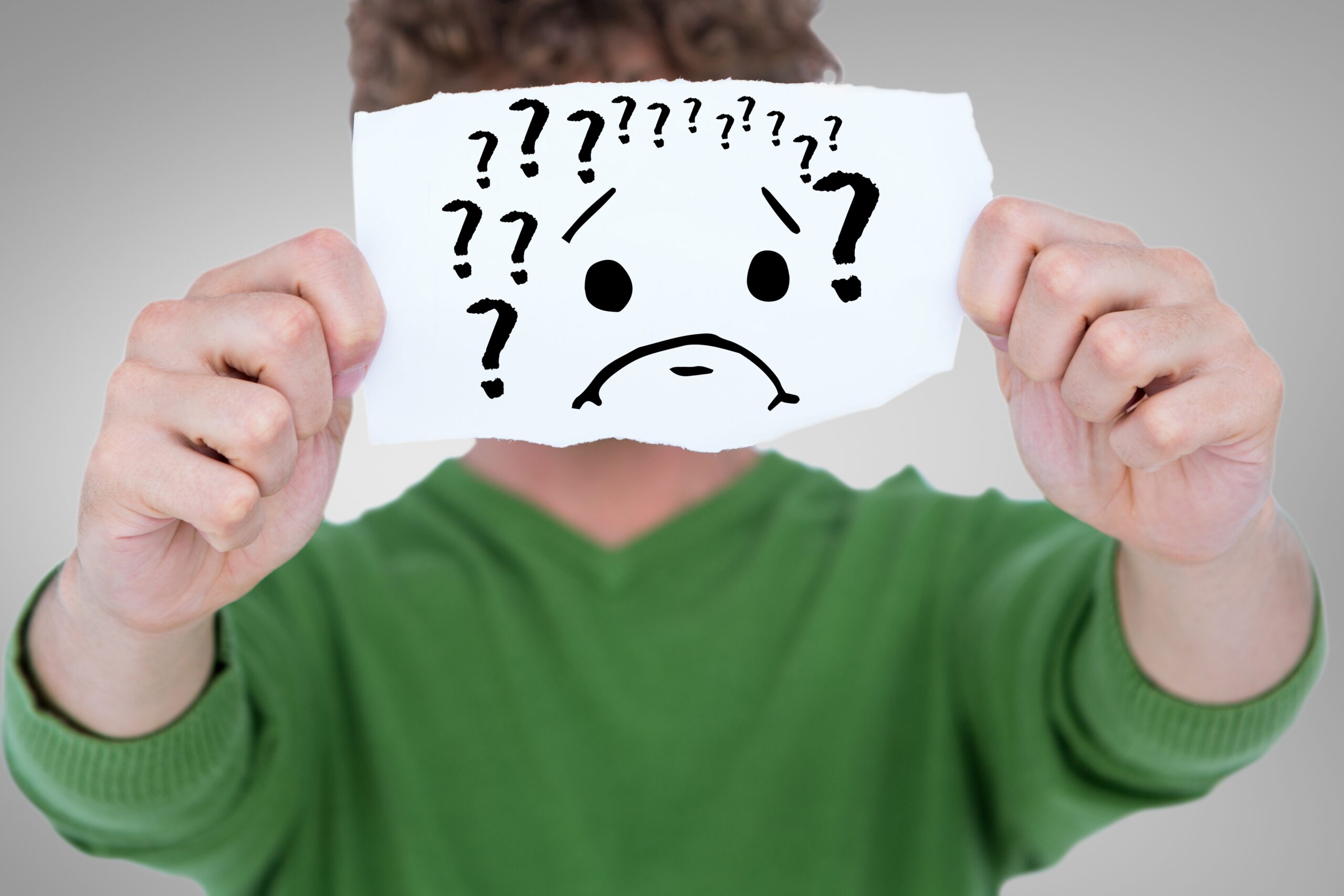 西藥的副作用太多怎麼辦？很可怕對吧？我是藥師，你是不是也曾拿到藥袋，然後看到上面寫滿「頭暈、夢遊、嗜睡⋯⋯」等等副作用，然後就開始猶豫該不該吃？該不該吃一天停兩天，又或者更誇張的直接把藥放進儲物櫃，連碰都不敢碰呢？ 通常，有些人看了乾脆不吃，結果病情延誤；又有些人卻是忍耐著身體不適，堅持一定得吃完「有副作用的藥」，然後忍耐到身體壞掉。喂喂喂，我們其實還有其他更好的辦法！ 身為推廣減少吃藥的藥師胡廷岳，我已環島演講，教育超過30000戶家庭減少吃藥。這篇文章就讓我們來聊聊：「副作用會持續多久？該如何緩解副作用？藥的副作用太多怎麼辦？」，以及「3 步驟檢查法」+「2 個副作用管理技巧」。